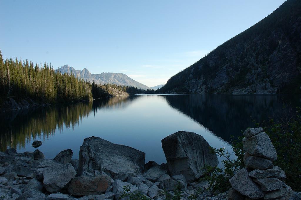 Blue alpine water and granite peaks in the Enchantments near Colchuck Lake